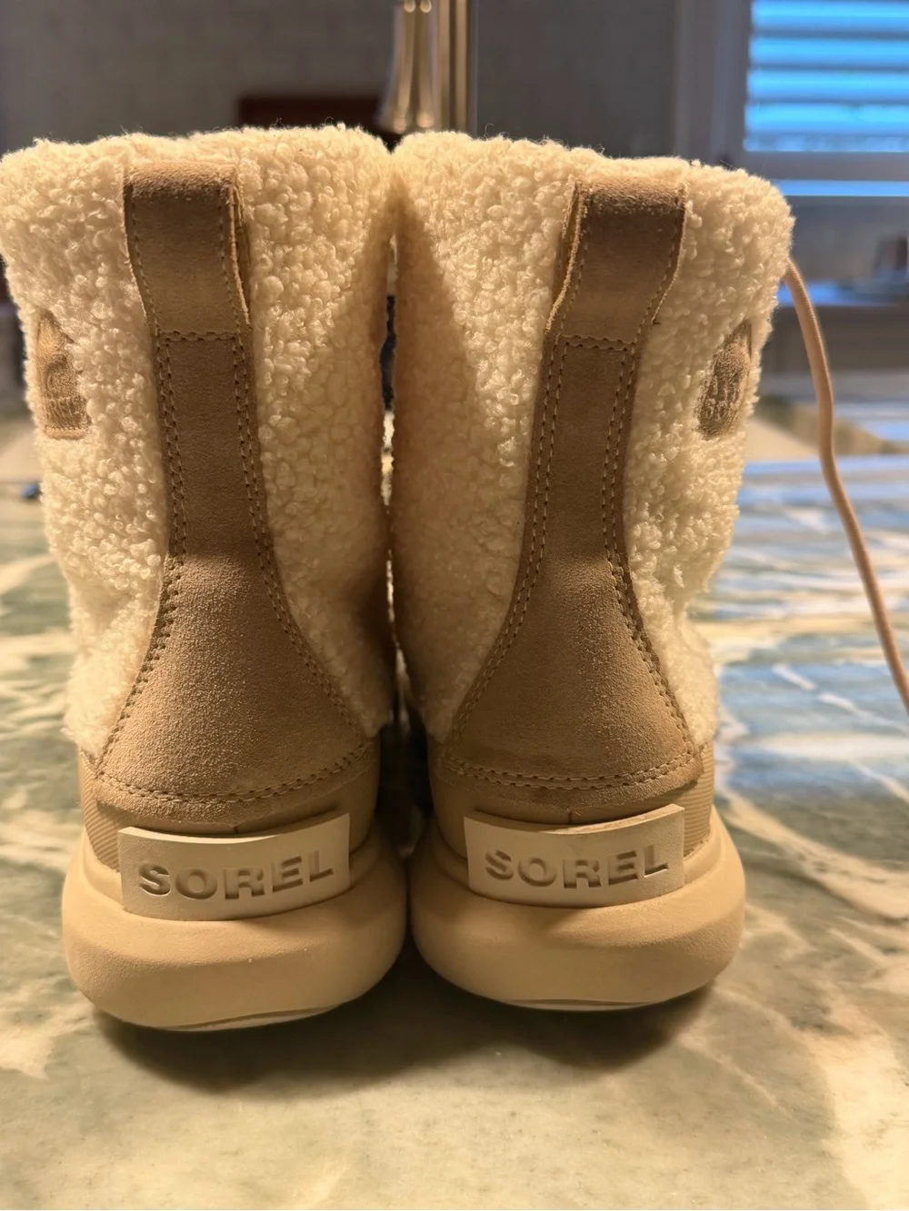 SOREL Sherpa Joan boots like new worn twice